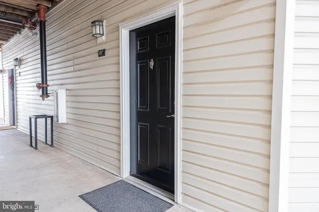 $2,500 | 502 Sunset View Terrace Southeast, Unit 107, Leesburg, VA 20175