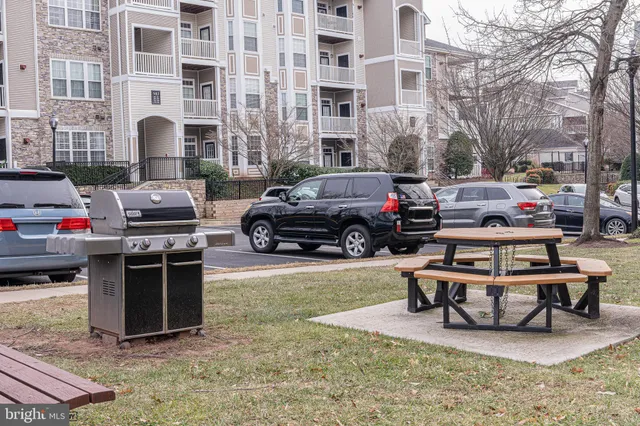 $2,500 | 502 Sunset View Terrace Southeast, Unit 107, Leesburg, VA 20175