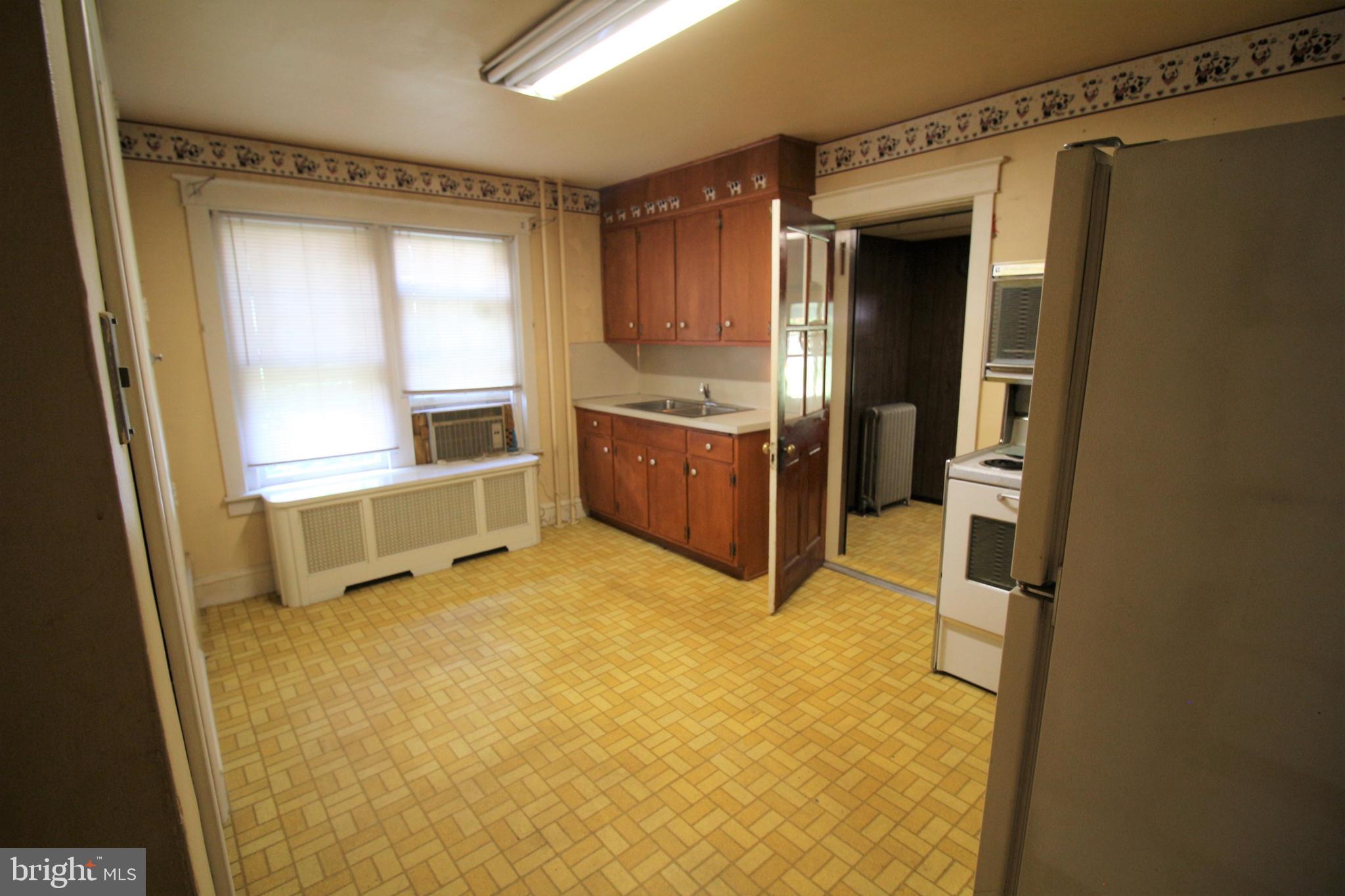 2335 Spring Street Reading, PA 19609 - Photo 5 of 15 Gallery Image 5