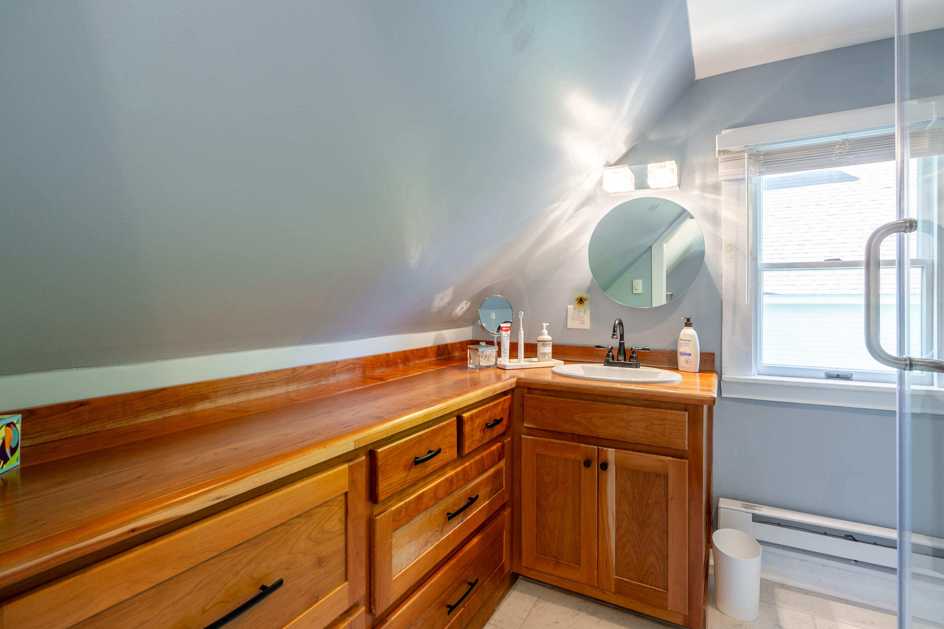 538 Ocean Point Road Boothbay, ME 04544 - Photo 17 of 40 2nd Floor Bath B
