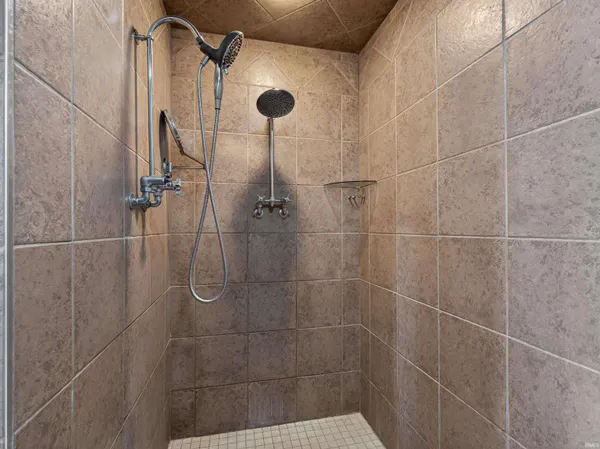 $1,100,000 | 3204 North 250 East, Fremont, IN 46737