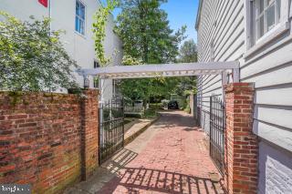 41 Cornhill Street Annapolis, MD 21401 - Photo 27 of 36 a view of a patio with table and chairs and potted plants