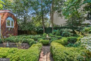 41 Cornhill Street Annapolis, MD 21401 - Photo 29 of 36 a view of backyard with plants and outdoor seating