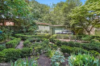 41 Cornhill Street Annapolis, MD 21401 - Photo 31 of 36 a aerial view of a house with a yard