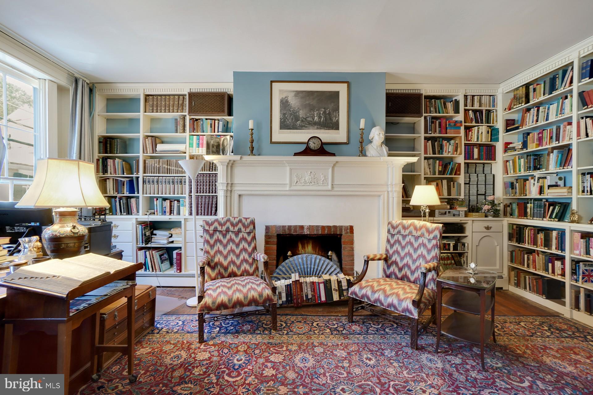41 Cornhill Street Annapolis, MD 21401 - Photo 9 of 36 a living room with furniture and a fireplace