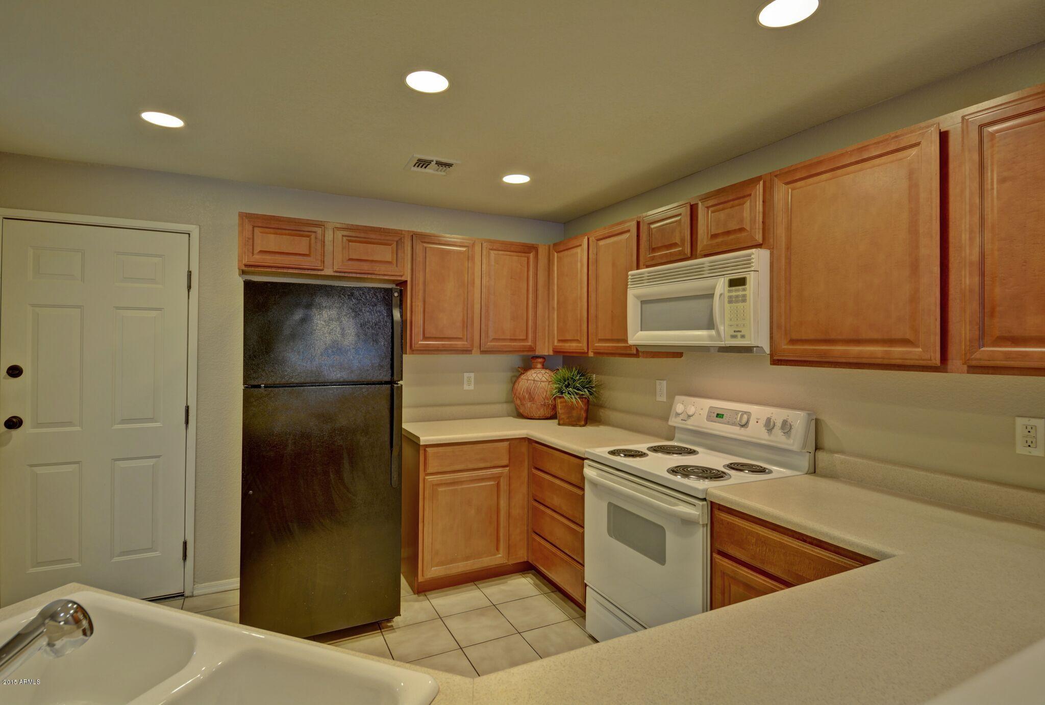 3150 East Beardsley Road, Unit 1028 Phoenix, AZ 85050 - Photo 8 of 29 Kitchen 2
