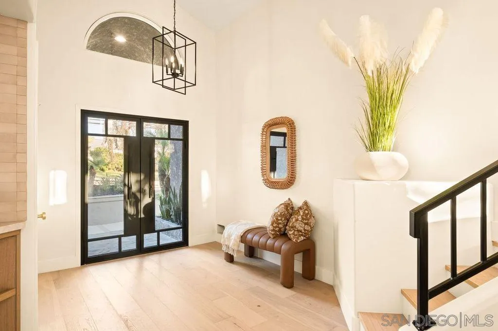 526 Saxony Road Encinitas, CA 92024 - Photo 5 of 30 Gallery Image 5
