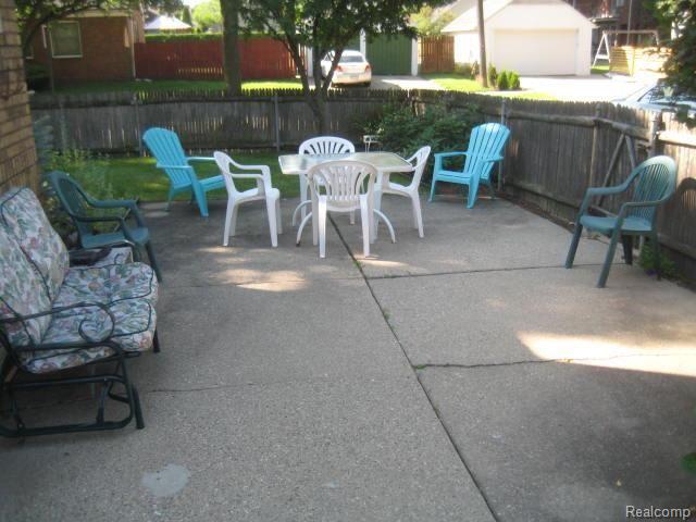 1405 Cadieux Road Grosse Pointe, MI 48230 - Photo 28 of 31 008.jpg