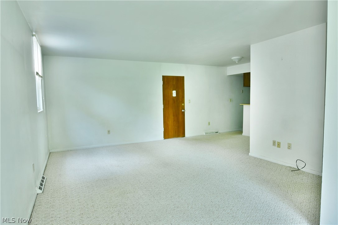 3020 North River Road Northeast, Unit G2 Warren, OH 44483 - Photo 8 of 29 Empty room with carpet