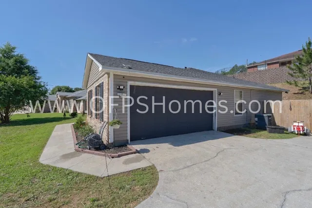 $1,800 | 405 Bobby Drive, Crestview, FL 32536