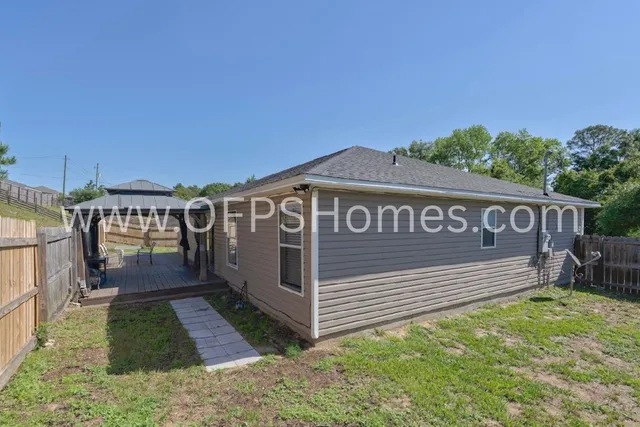 $1,800 | 405 Bobby Drive, Crestview, FL 32536