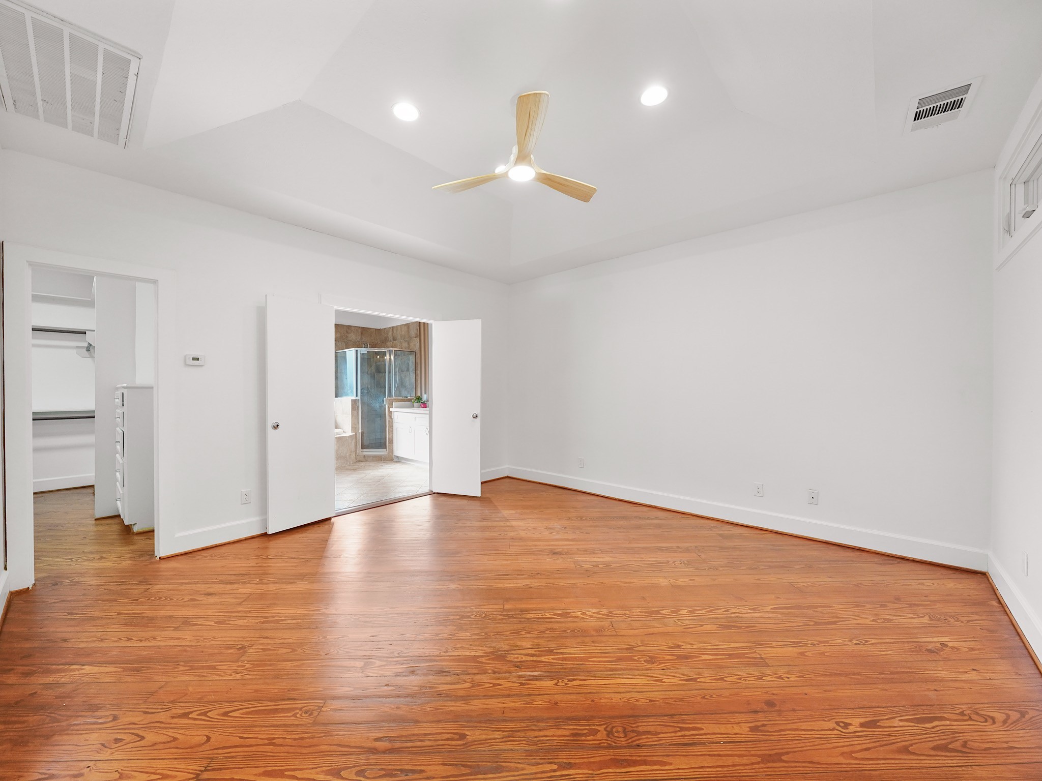 907 Hartman Street Houston, TX 77007 - Photo 22 of 34 an empty room with wooden floor and windows