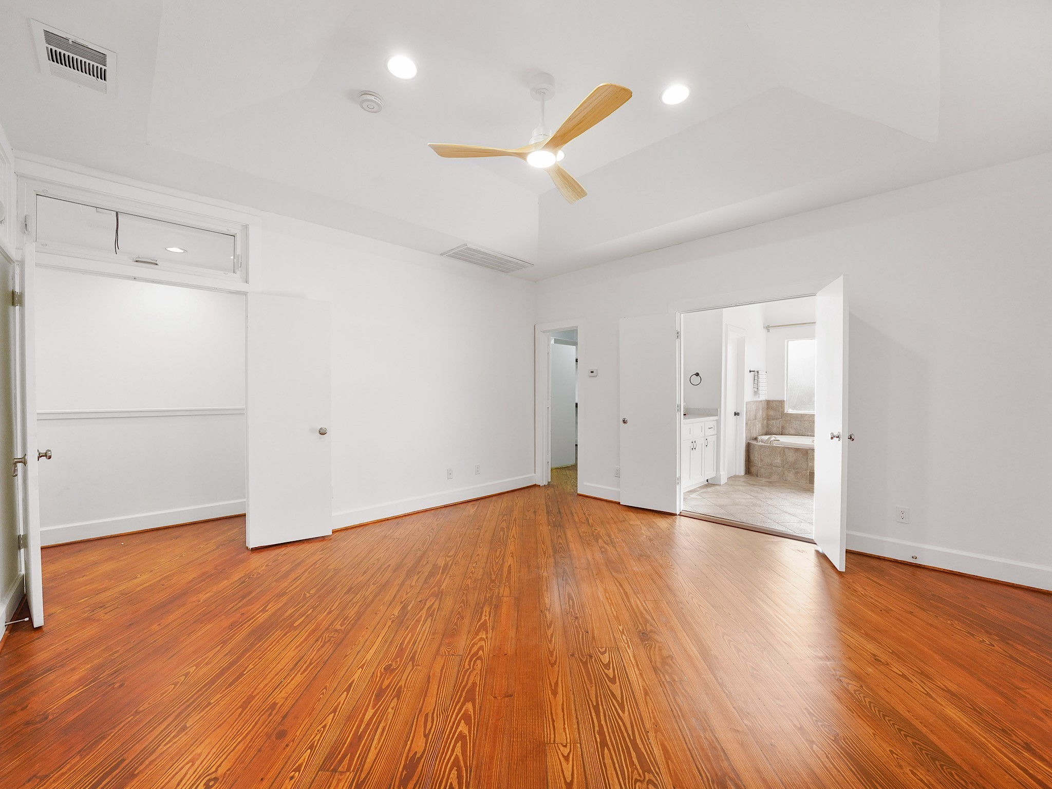 907 Hartman Street Houston, TX 77007 - Photo 23 of 34 a view of a livingroom with wooden floor