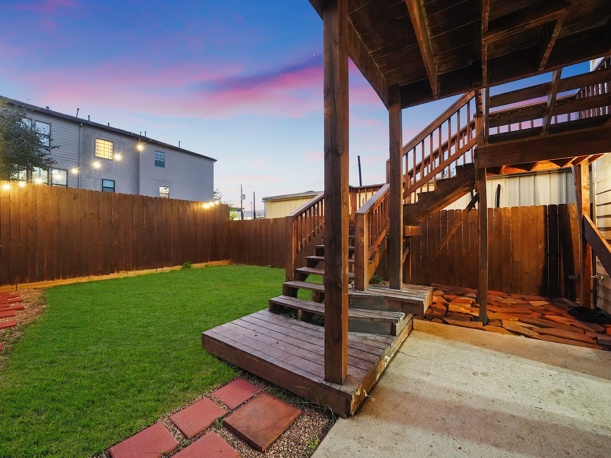 907 Hartman Street Houston, TX 77007 - Photo 32 of 34 a view of a backyard with sitting area