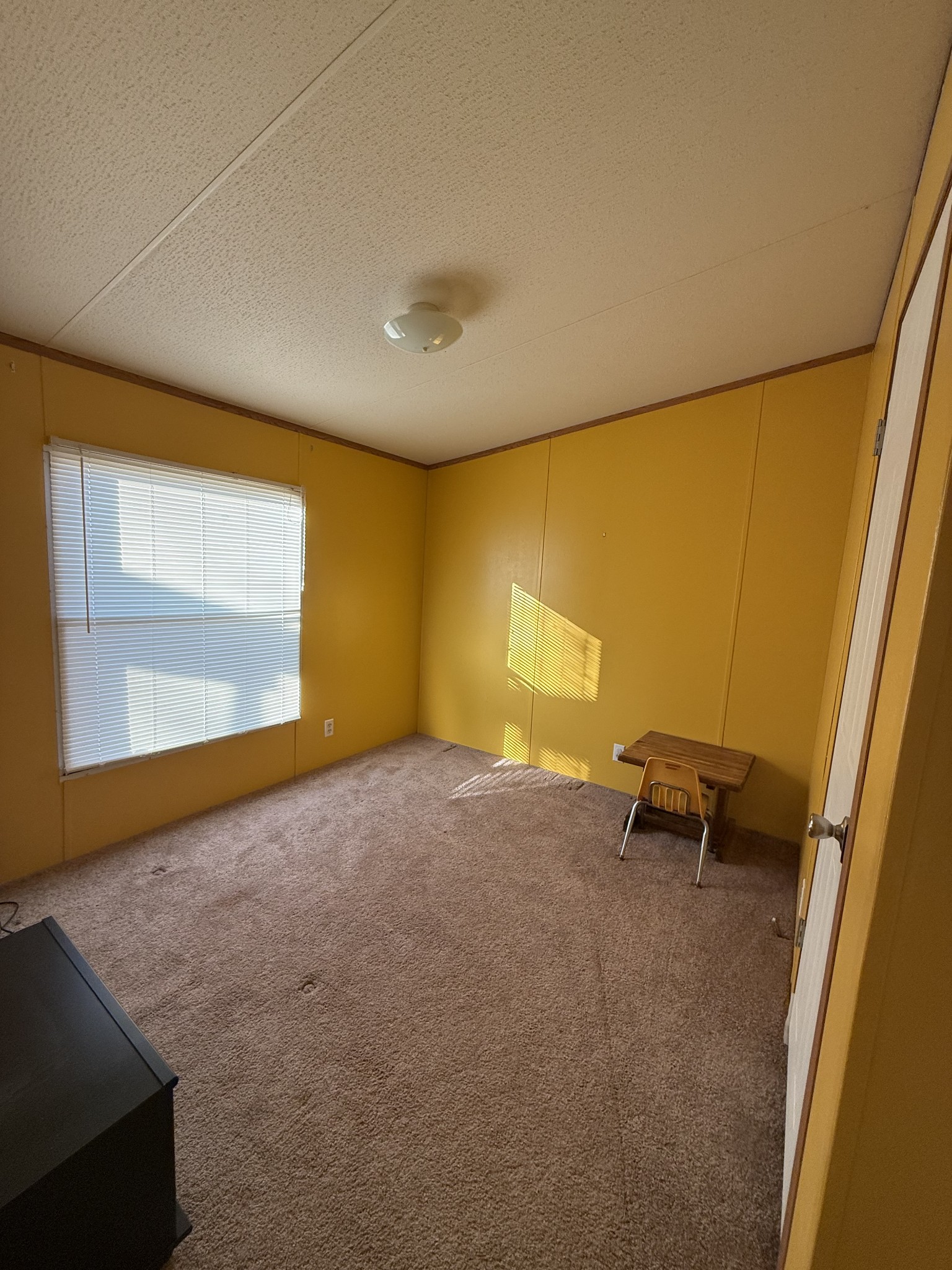 213 Alps Drive Hohenwald, TN 38462 - Photo 12 of 17 a view of an empty room with a window