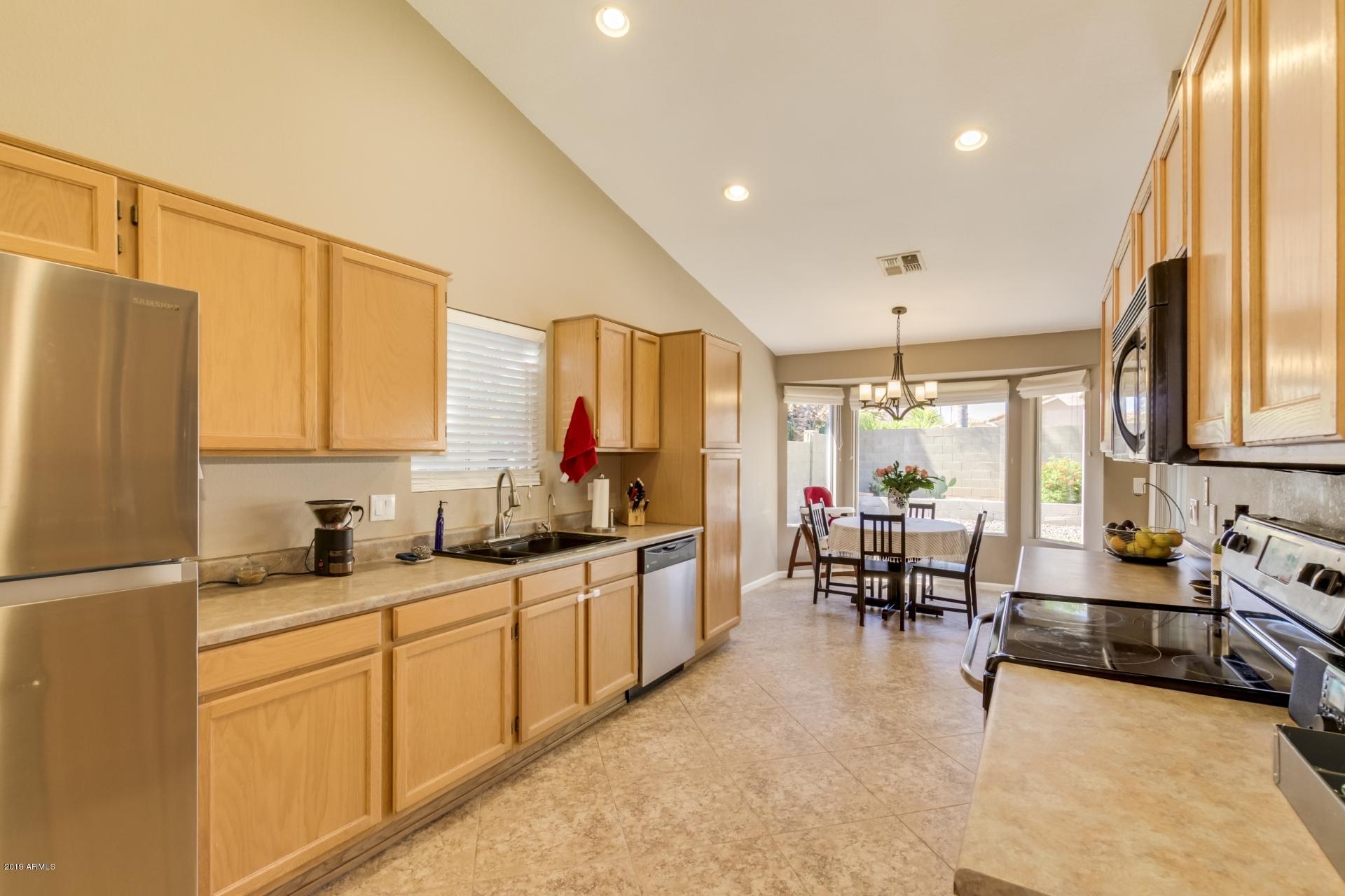 3508 East Utopia Road Phoenix, AZ 85050 - Photo 7 of 20 Kitchen