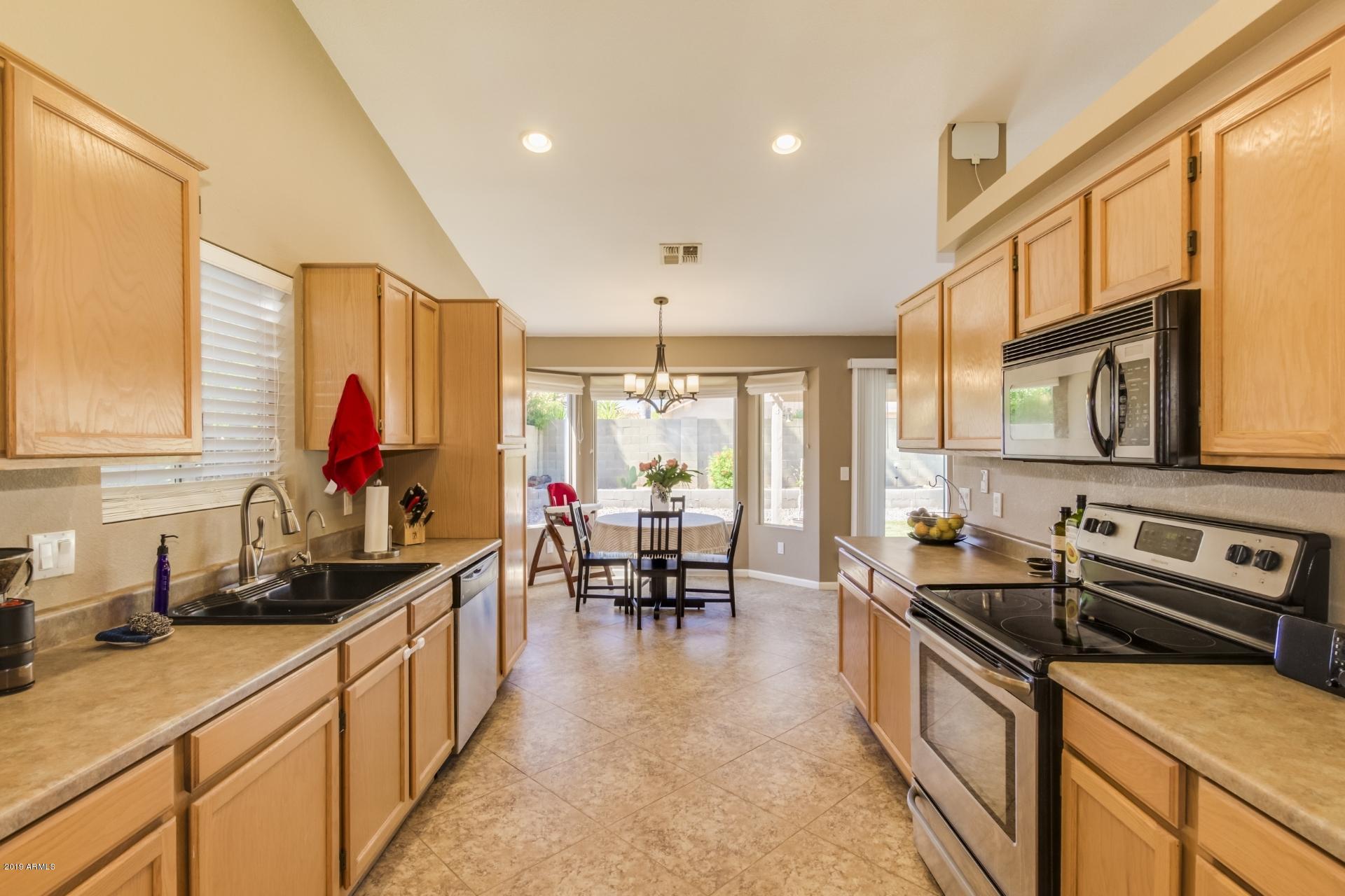 3508 East Utopia Road Phoenix, AZ 85050 - Photo 8 of 20 Kitchen