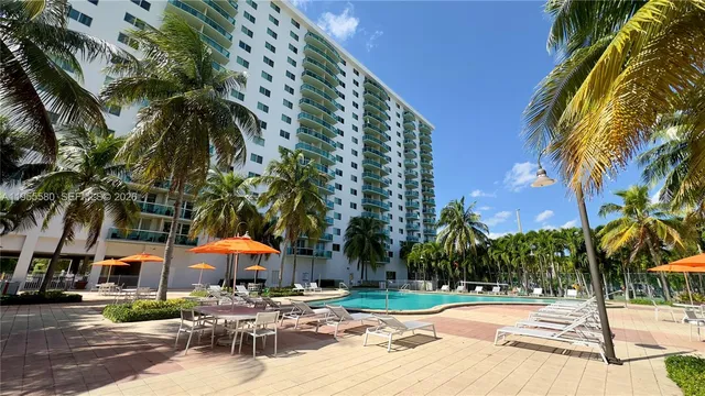 $2,800 | 19380 Collins Avenue, Unit 227, Sunny Isles Beach, FL 33160