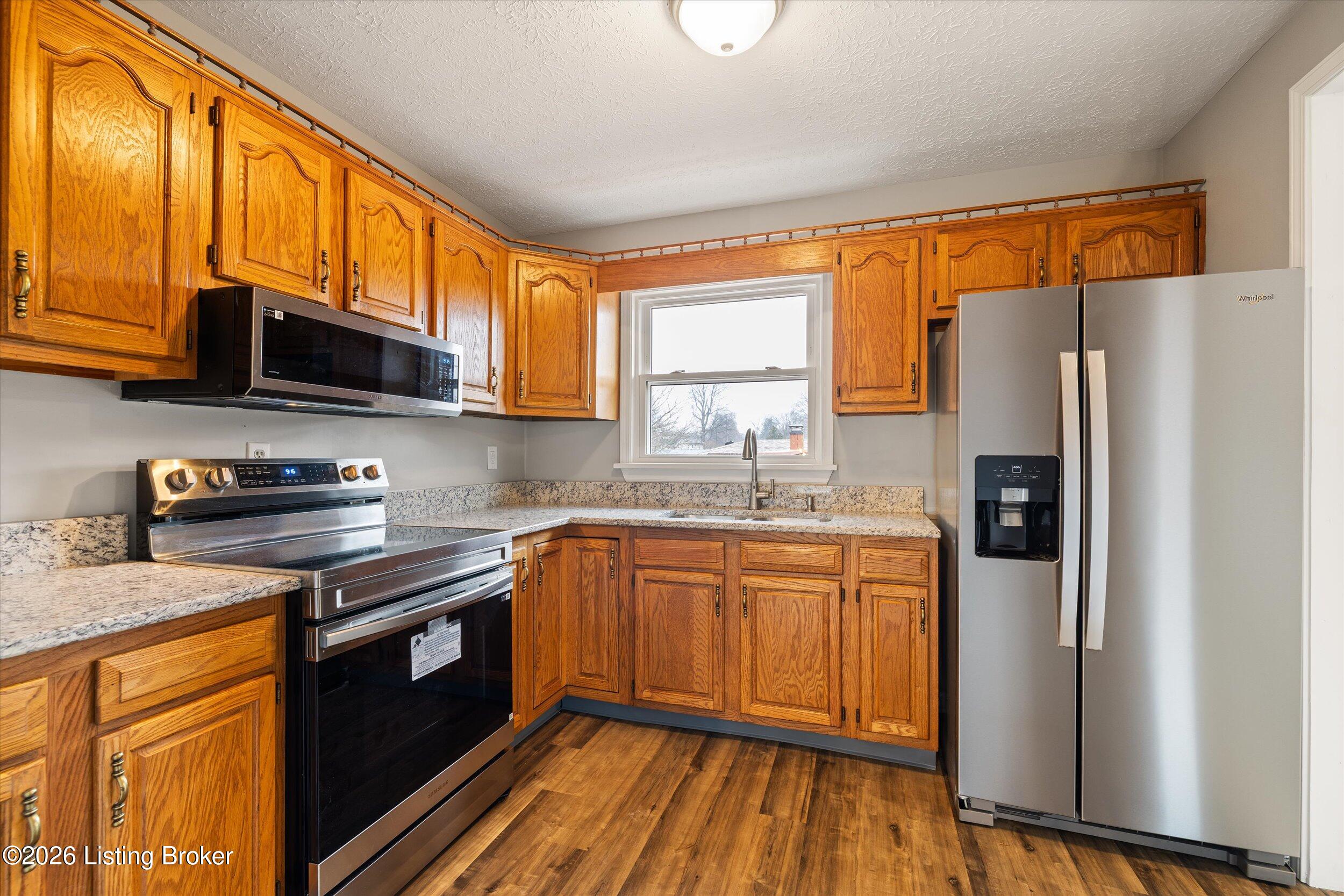 4433 Malcolm Road Louisville, KY 40216 - Photo 10 of 39 06-3U8A3565