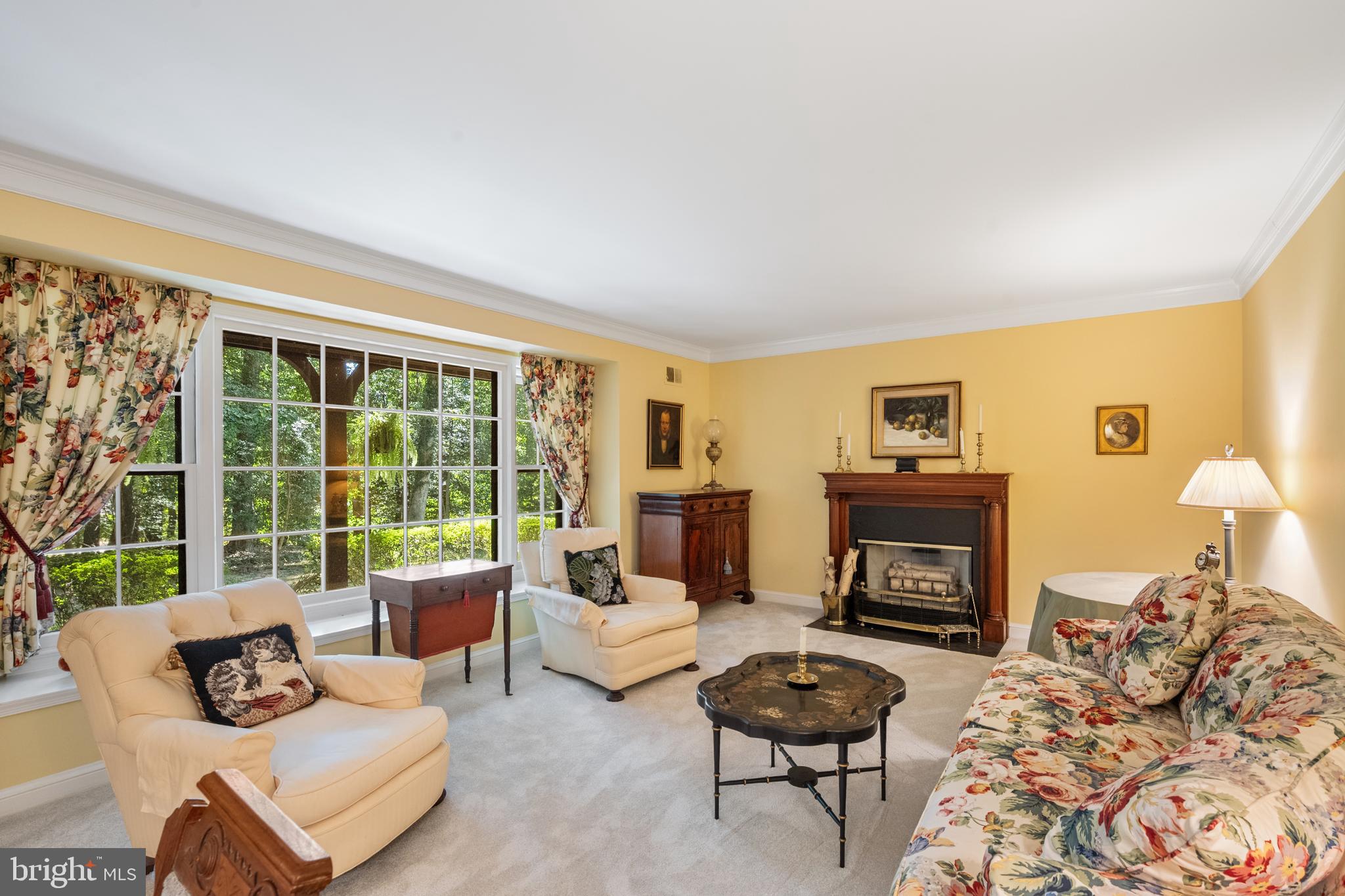 7408 Maple Branch Road Clifton, VA 20124 - Photo 12 of 93 large elegant single pane bay window