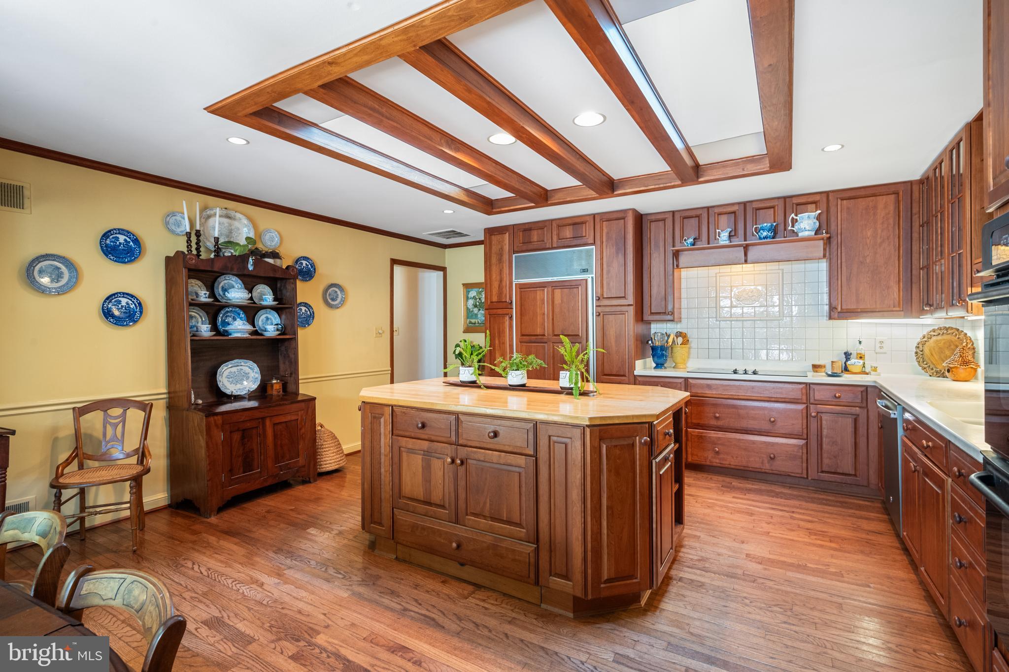 7408 Maple Branch Road Clifton, VA 20124 - Photo 17 of 93 Skylights, cooktop, double wall ovens.