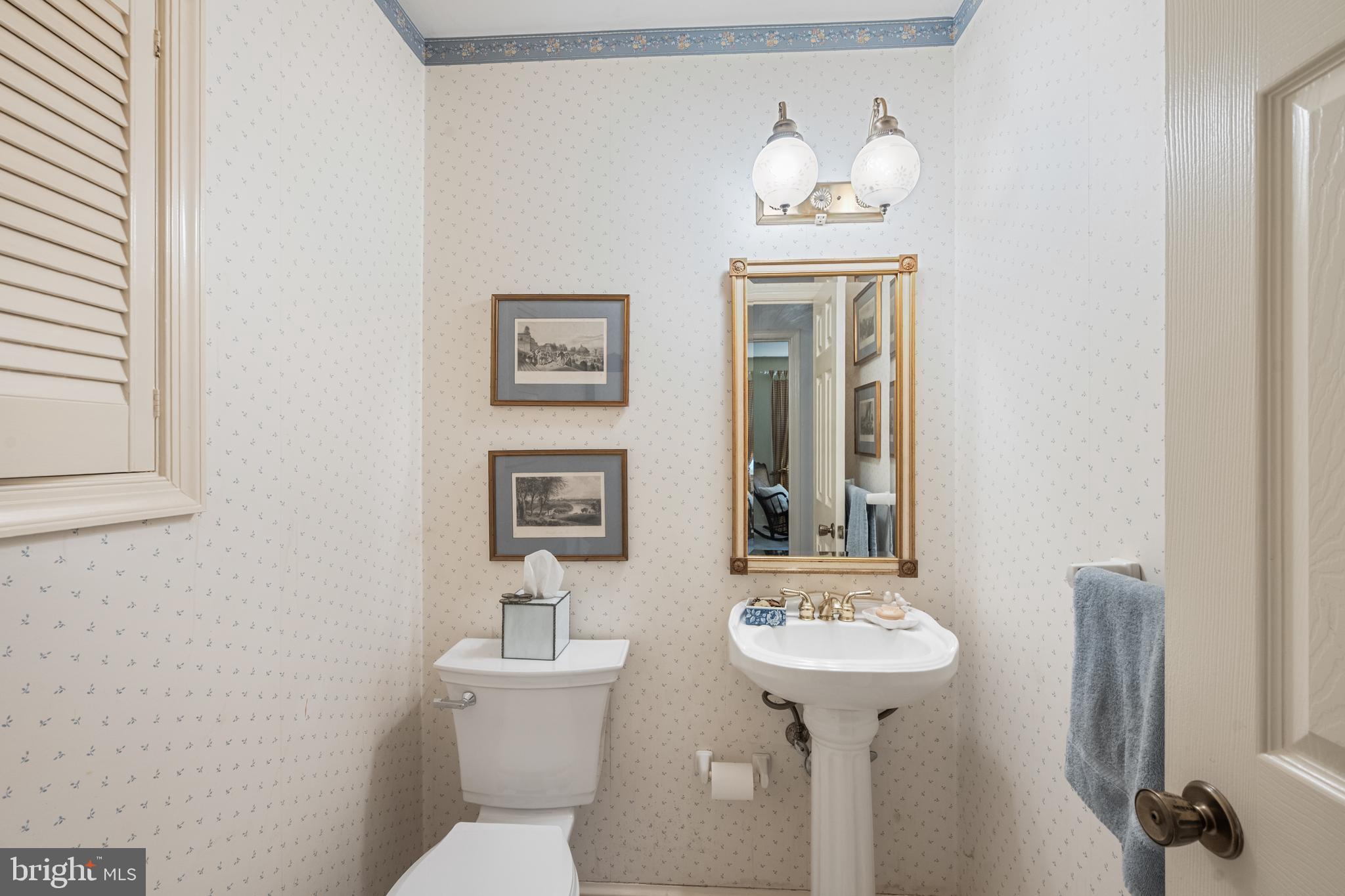 7408 Maple Branch Road Clifton, VA 20124 - Photo 42 of 93 Hallway half bath