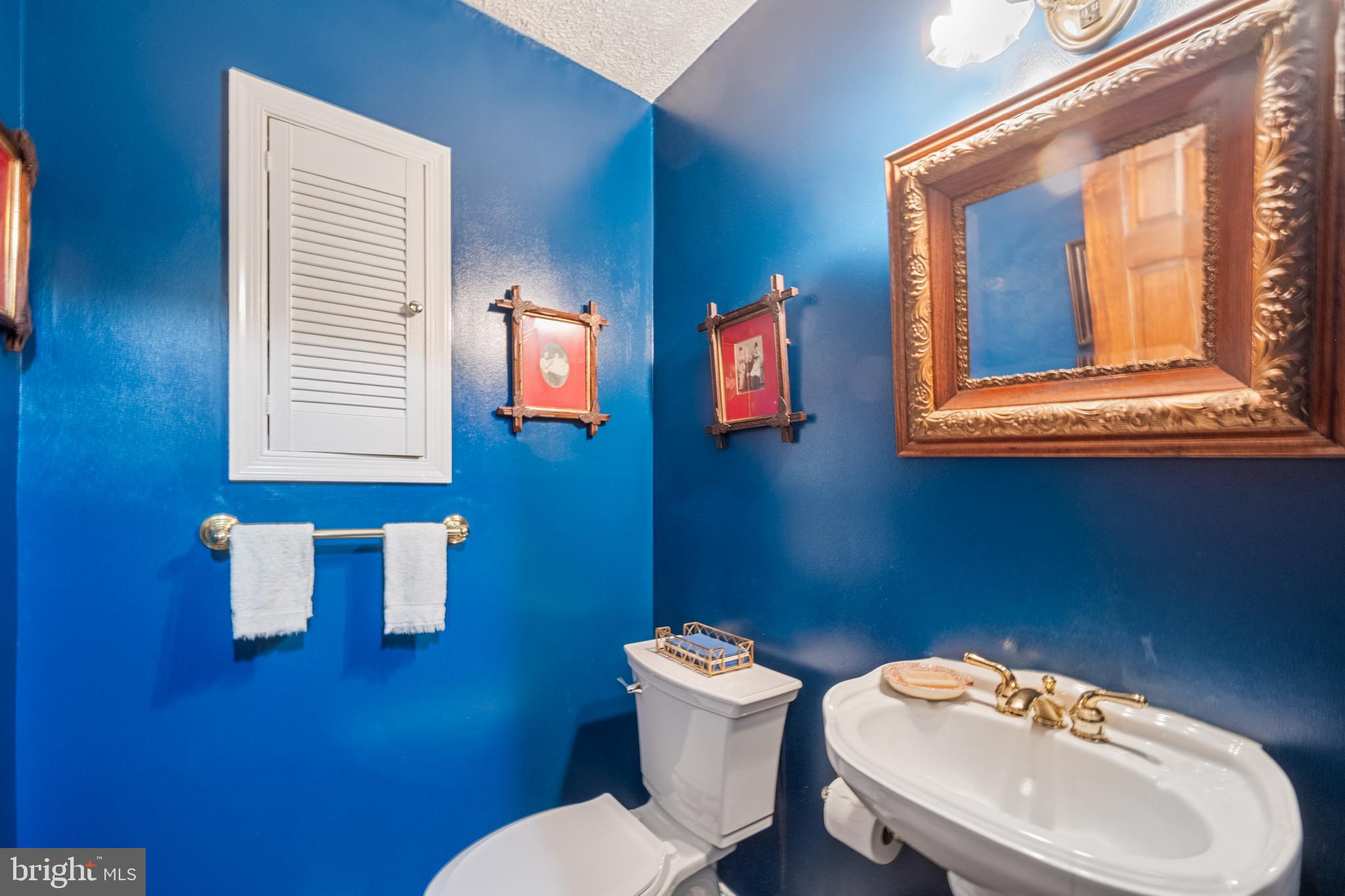 7408 Maple Branch Road Clifton, VA 20124 - Photo 45 of 93 family room - Mud room half bath