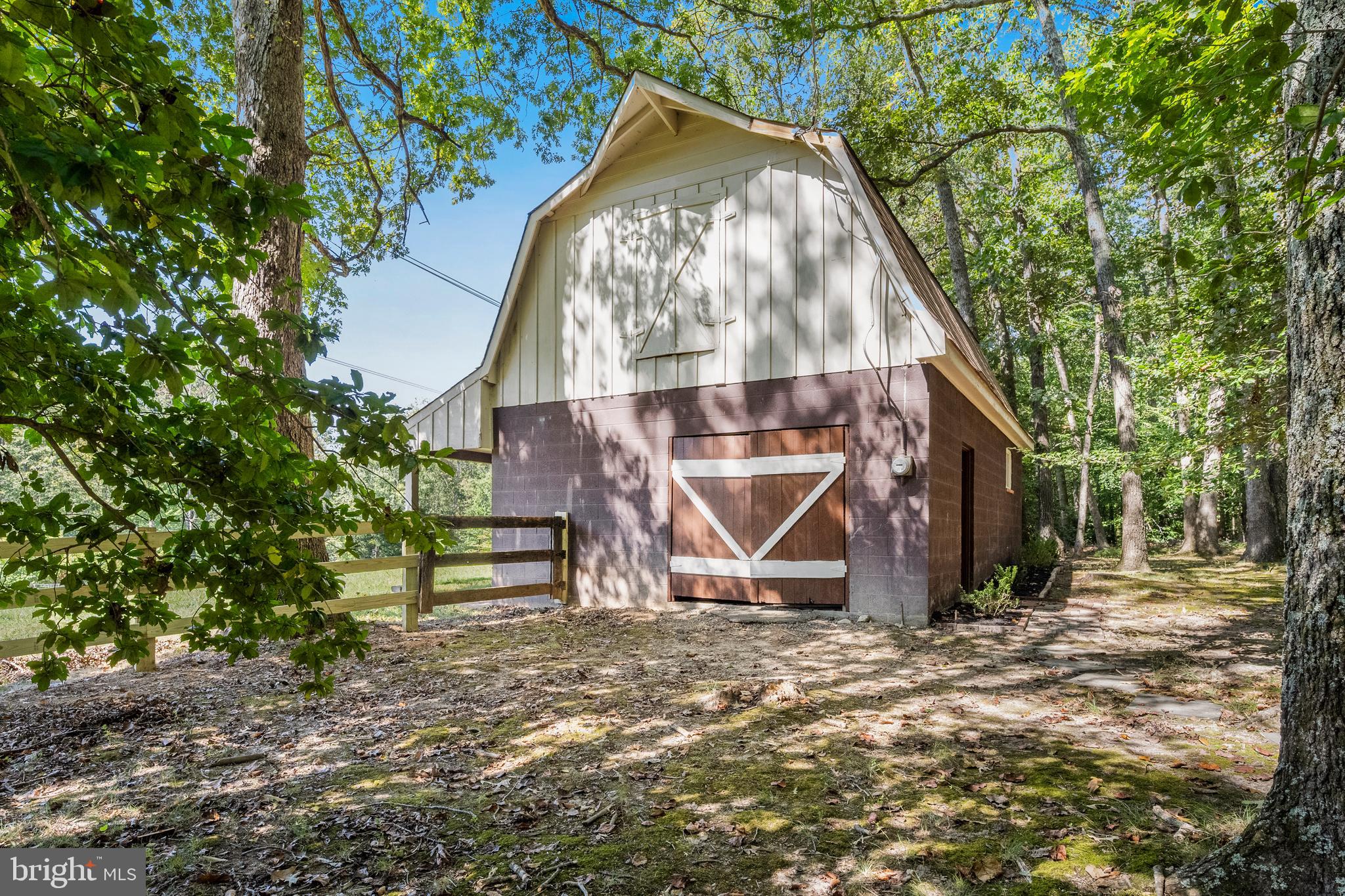 7408 Maple Branch Road Clifton, VA 20124 - Photo 61 of 93 Three bay stable, horse bard