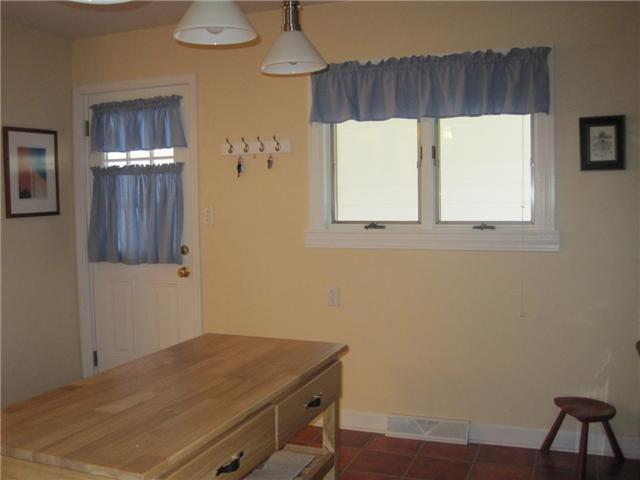 1733 Birchcrest Road Columbus, OH 43221 - Photo 6 of 18