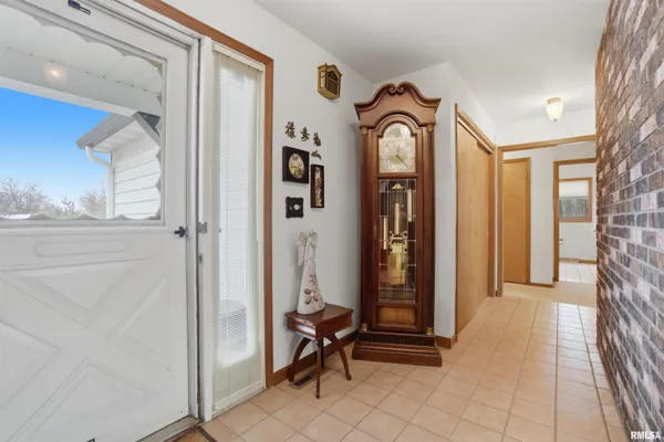 $359,900 | 229 East Far Hills Drive, East Peoria, IL 61611
