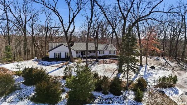 $359,900 | 229 East Far Hills Drive, East Peoria, IL 61611