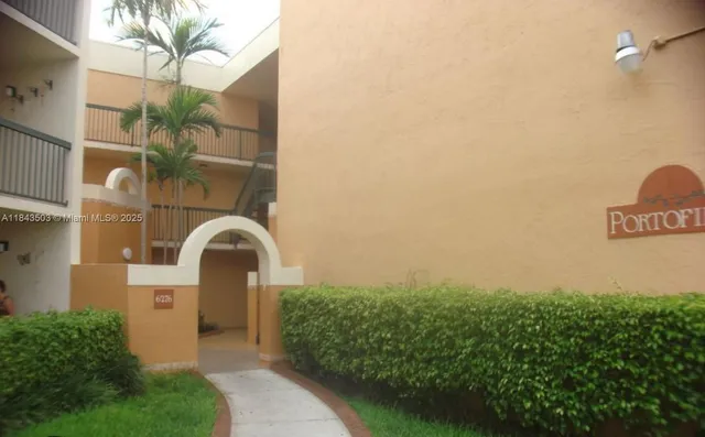 $2,200 | 6272 Northwest 186th Street, Unit 208, Hialeah, FL 33015