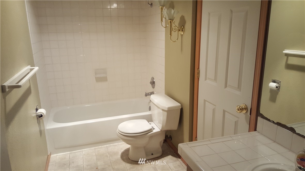 5519 148th Place Southwest Edmonds, WA 98026 - Photo 11 of 22 Gallery Image 11