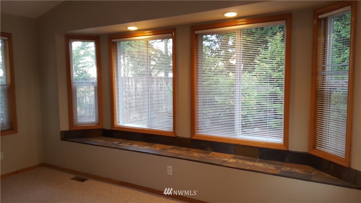 5519 148th Place Southwest Edmonds, WA 98026 - Photo 3 of 22 Gallery Image 3