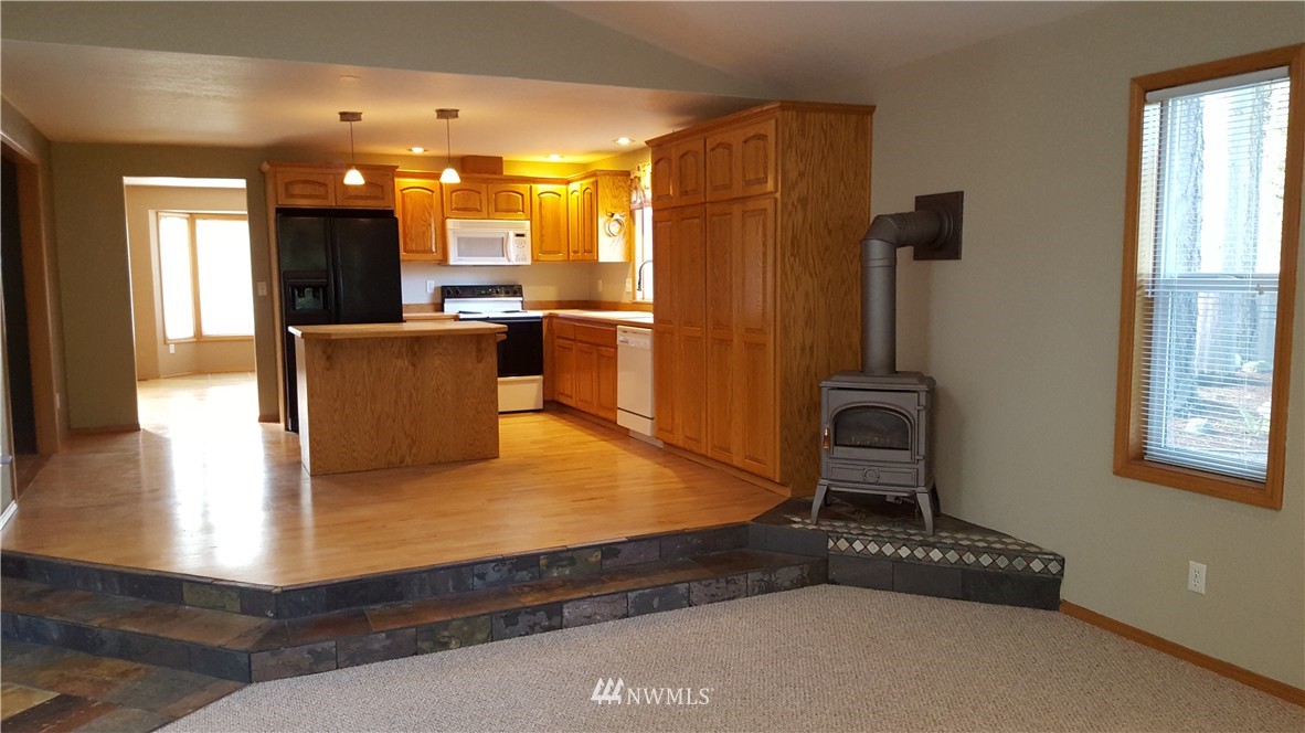 5519 148th Place Southwest Edmonds, WA 98026 - Photo 4 of 22 Gallery Image 4