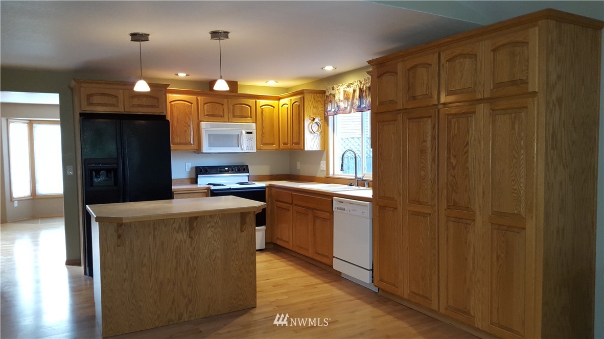 5519 148th Place Southwest Edmonds, WA 98026 - Photo 5 of 22 Gallery Image 5