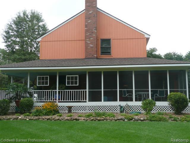 6260 Shappie Road Clarkston, MI 48348 - Photo 5 of 25 Beautiful Full Porch