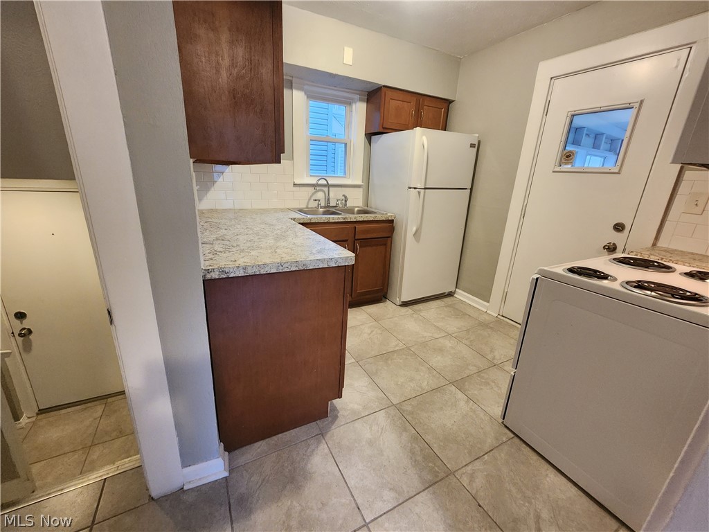 1238 Webb Road Lakewood, OH 44107 - Photo 13 of 33