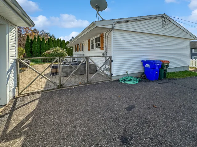 a view of a house with backyard