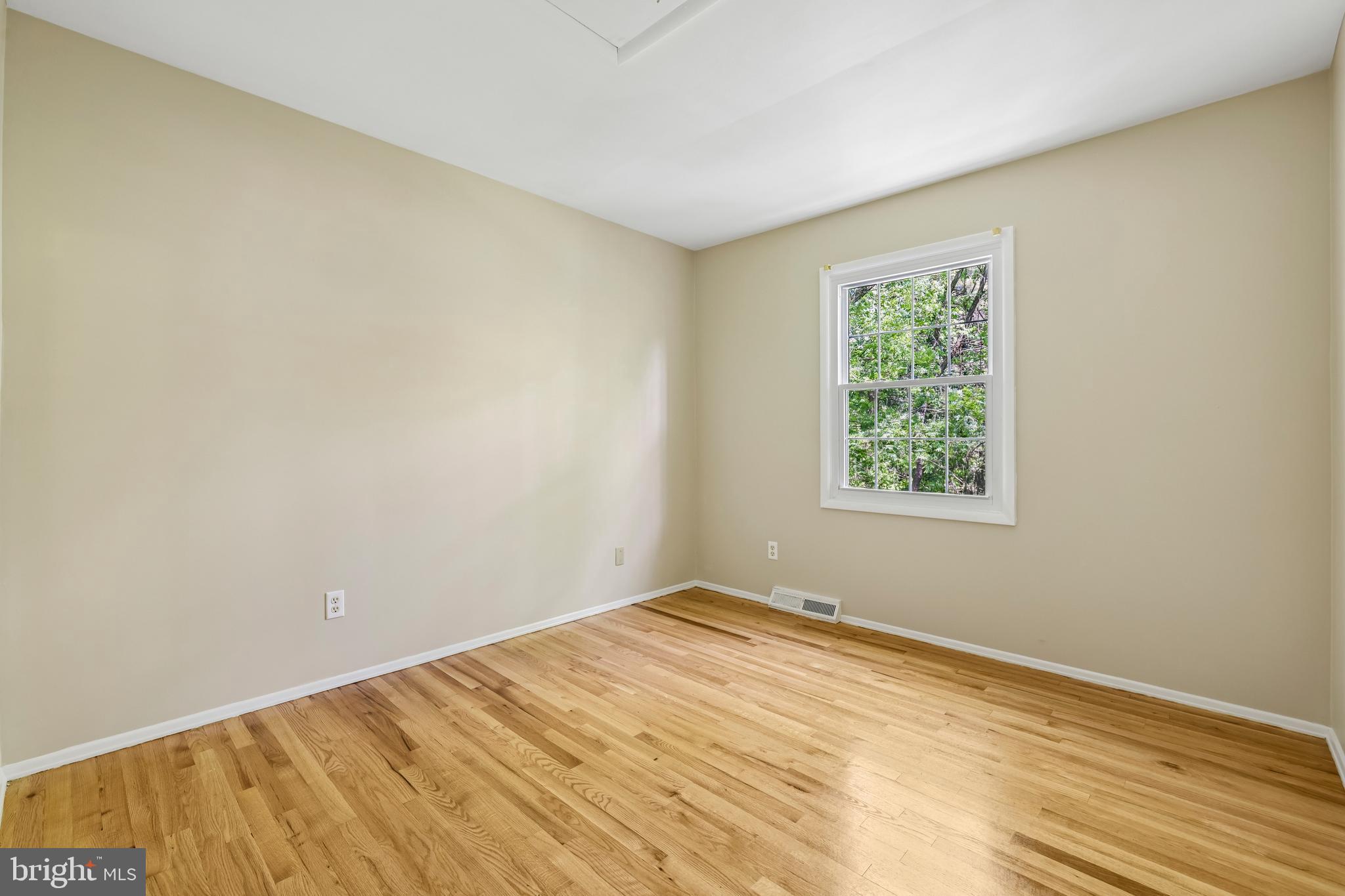 5233 Eliots Oak Road Columbia, MD 21044 - Photo 24 of 51 Bedroom