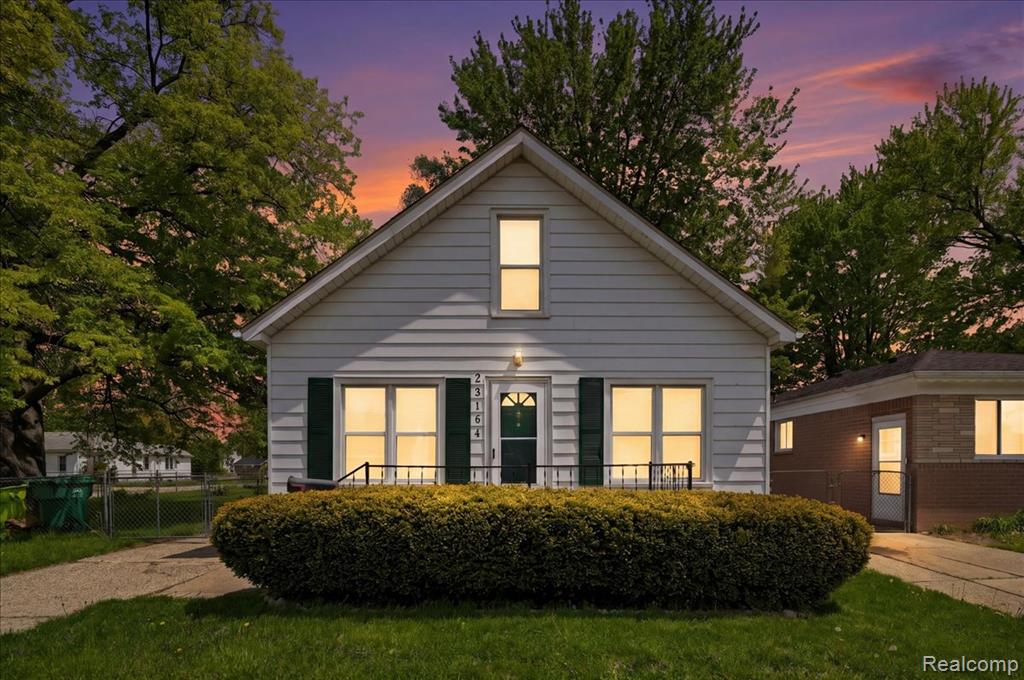 23164 Donald Avenue Eastpointe, MI 48021 - Photo 1 of 18