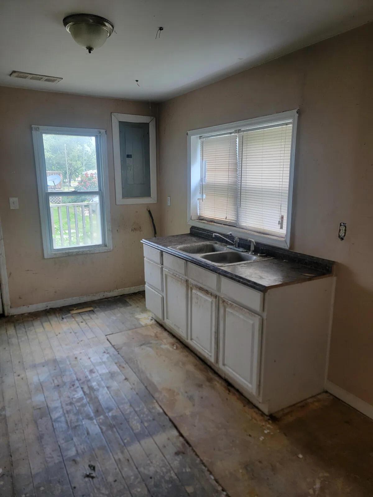 1665 Elaine Road Columbus, OH 43227 - Photo 2 of 24 2