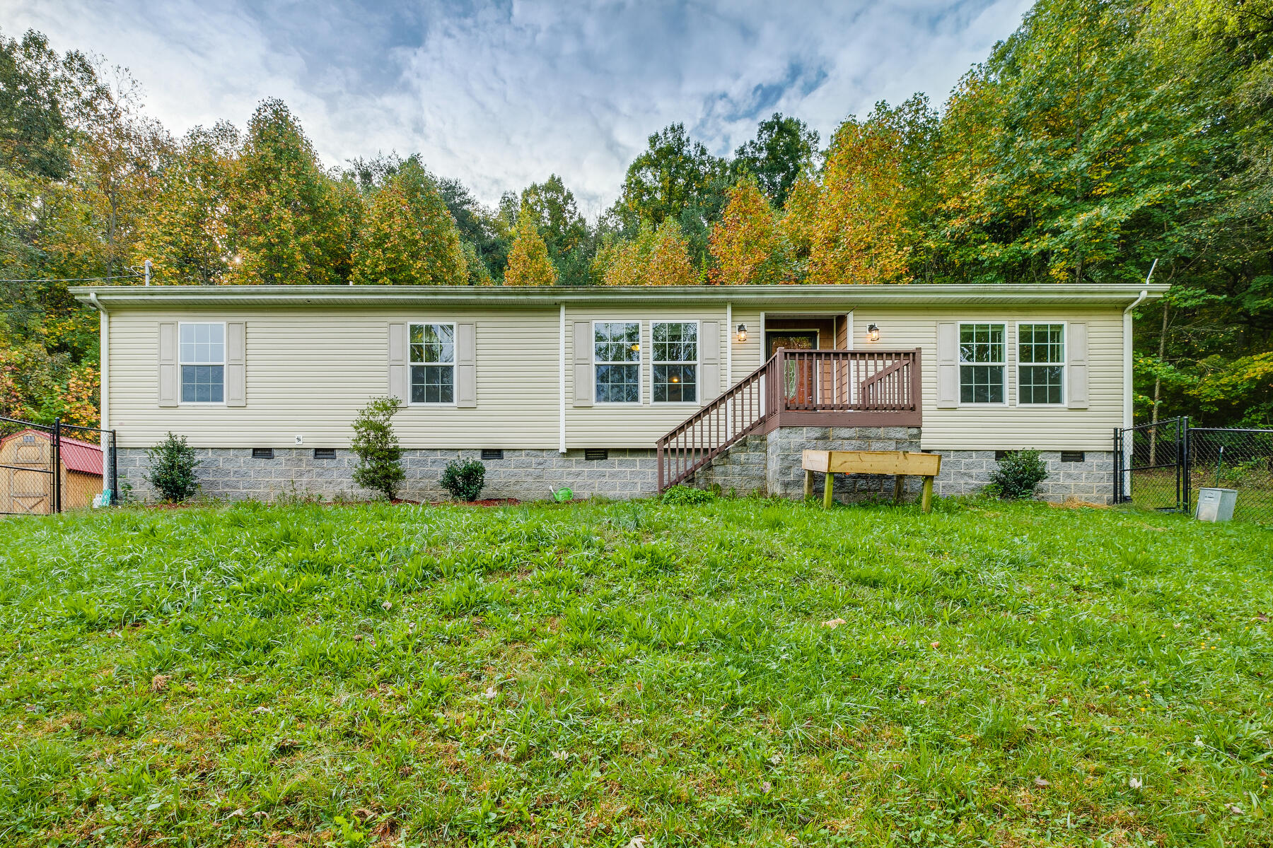 944 Chadwell Road Kingsport, TN 37660 - Photo 1 of 36 001