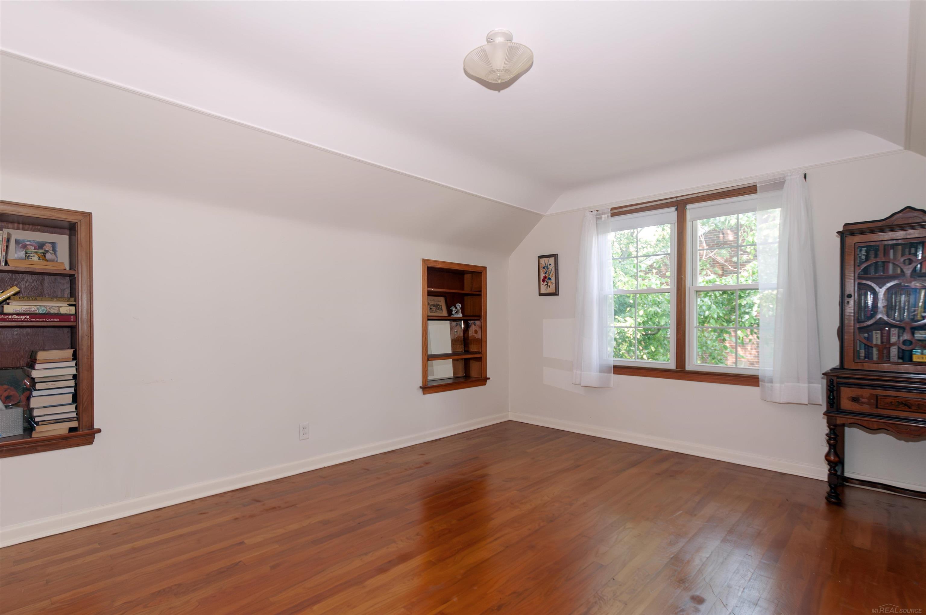 1636 Hawthorne Road Grosse Pointe, MI 48236 - Photo 27 of 41 50149731-e0bd620e-e41e-4121-89eb-d5be5e89c27d.JPG