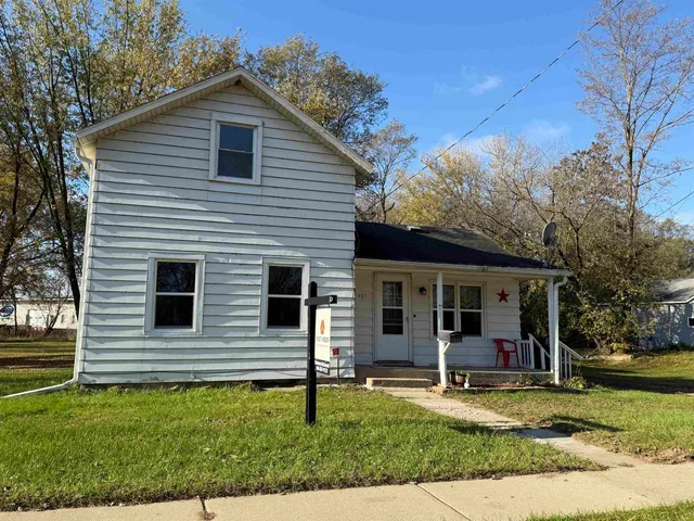 $180,000 | 447 West State Street, New Lisbon, WI 53950