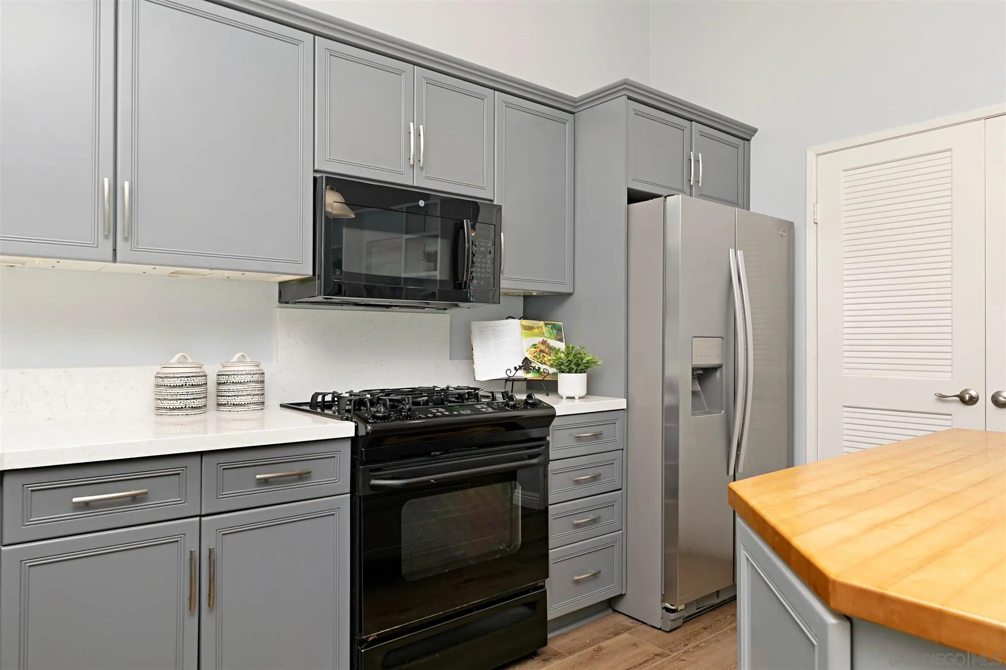 574 Gardendale Road Encinitas, CA 92024 - Photo 13 of 53 a kitchen with stainless steel appliances granite countertop a refrigerator stove and microwave
