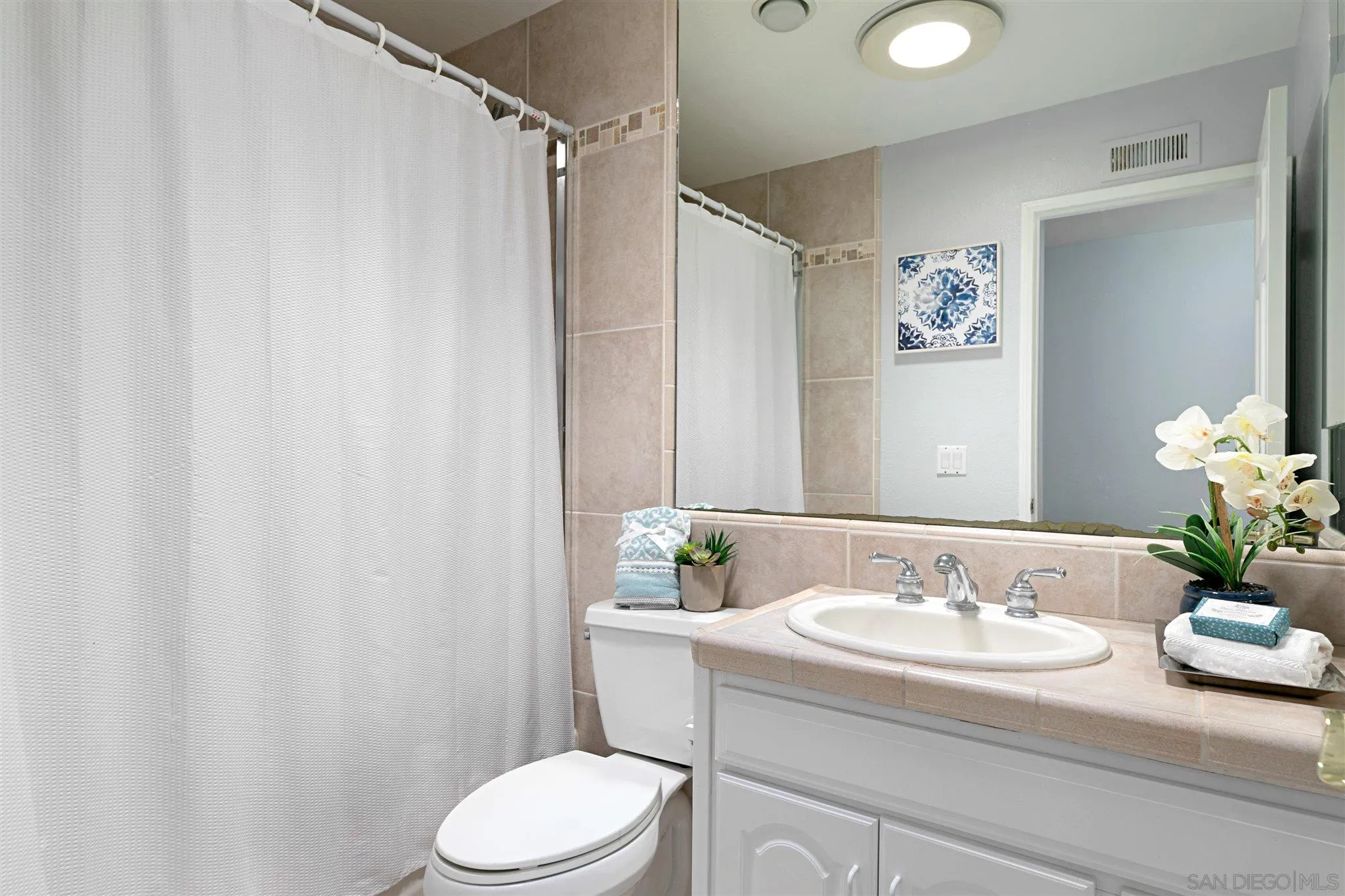 574 Gardendale Road Encinitas, CA 92024 - Photo 22 of 53 a bathroom with a sink toilet and a mirror