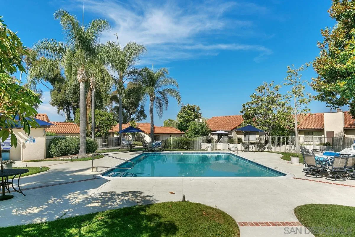574 Gardendale Road Encinitas, CA 92024 - Photo 34 of 53 a view of a park with palm trees
