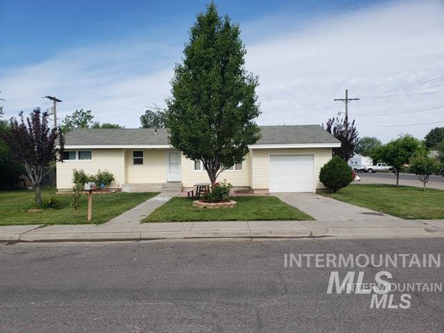 501 South D Street Rupert, ID 83350 - Photo 2 of 2 View of front facade featuring a front lawn, a garage, and driveway