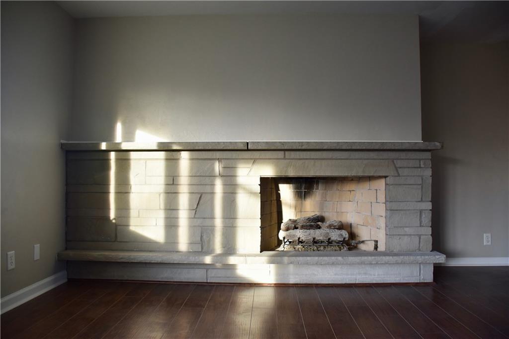 350 Clever Road McKees Rocks, PA 15136 - Photo 14 of 25 Living Room